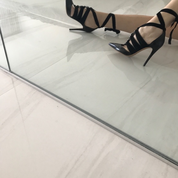 Authentic Valentino heels - Picture 10 of 16